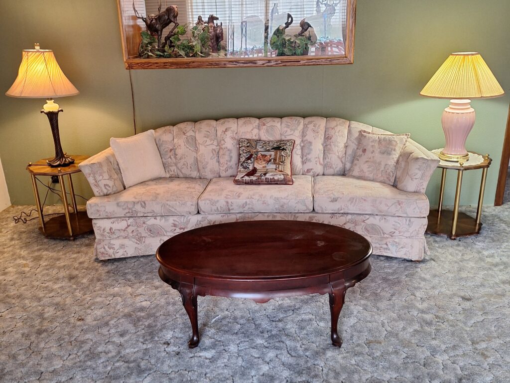 Coffee Table and Matching End Tables KCSR / KBPY Coffee Table and Matching End Tables KCSR / KBPY